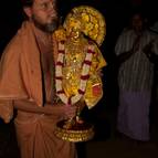 Giri Maharaja Carrying Mahaprabhu to the Ratha